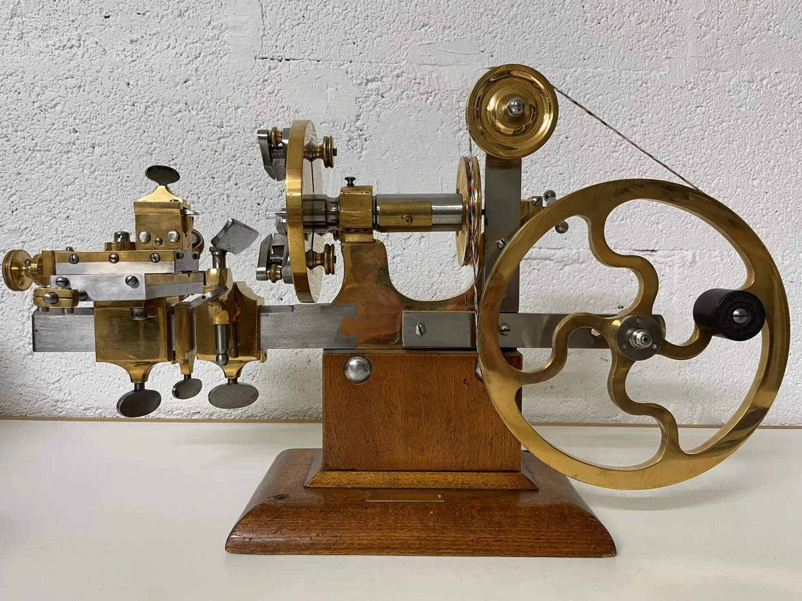 Outil d’horloger ancien en laiton, toujours en service